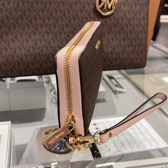 Michael Kors Jet Set Travel Large Travel CONTINENTAL wallet-wristlet-phoneholder - Picture 13 of 16